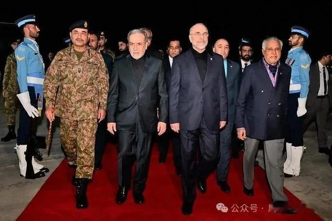 烽火问鼎计划 由议长加利巴夫和外长阿拉格奇为首的阿亚图拉政权代表团已经抵达巴基斯