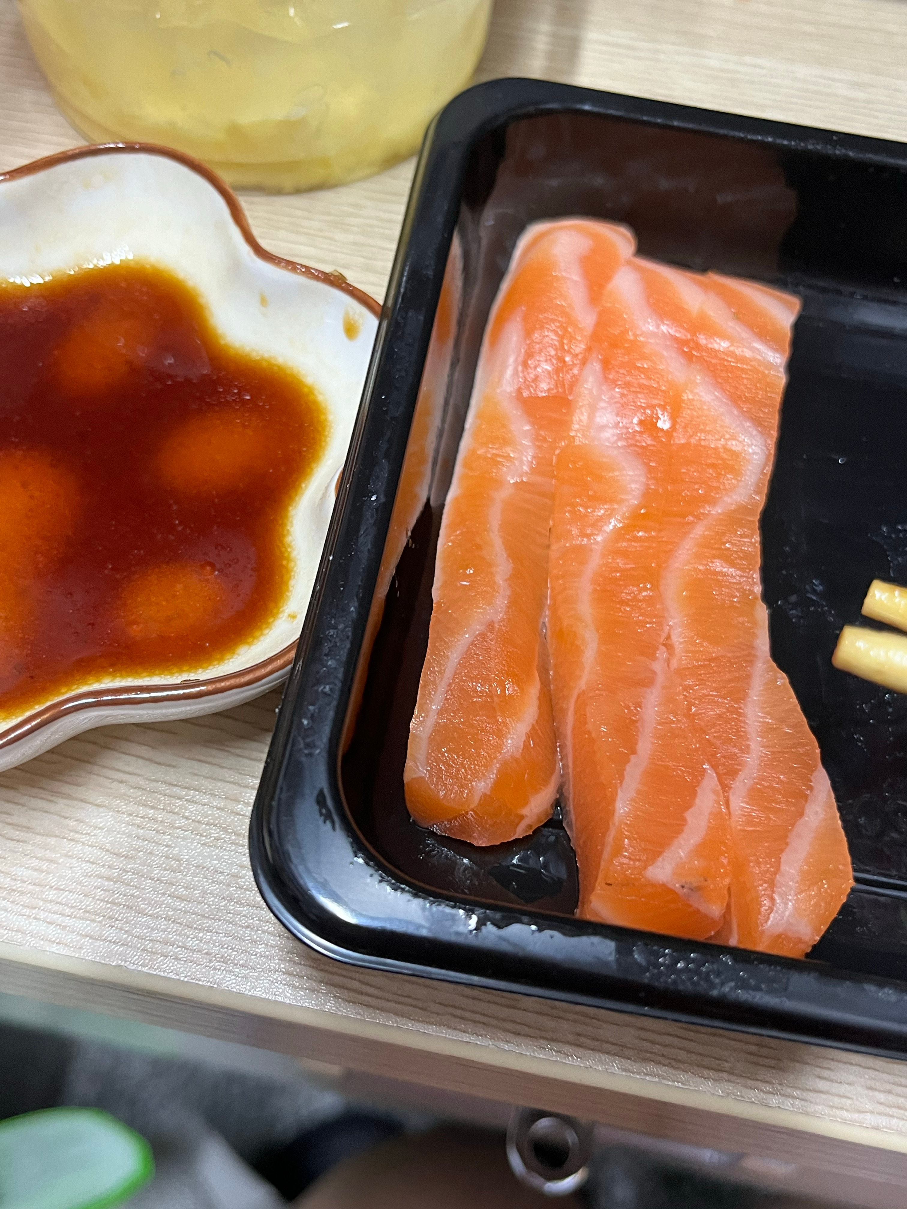 波筑又在吃室友剩饭。