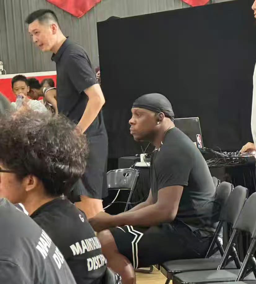 没有想到杨鸣指导马不停蹄要见的老朋友竟然是他？

7月22日，杨鸣指导在个人社交
