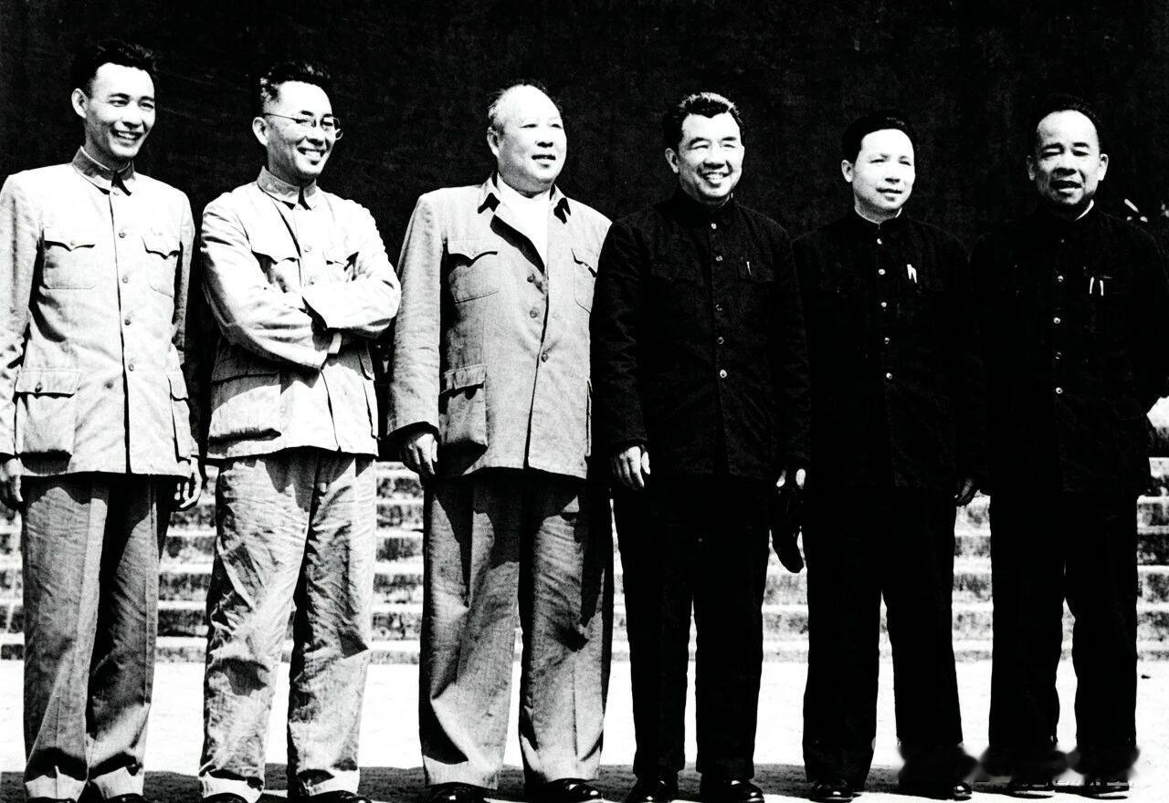 1961年春，广州，左起：江渭清（中共江苏省委第一书记），叶飞（中共福建省委第一