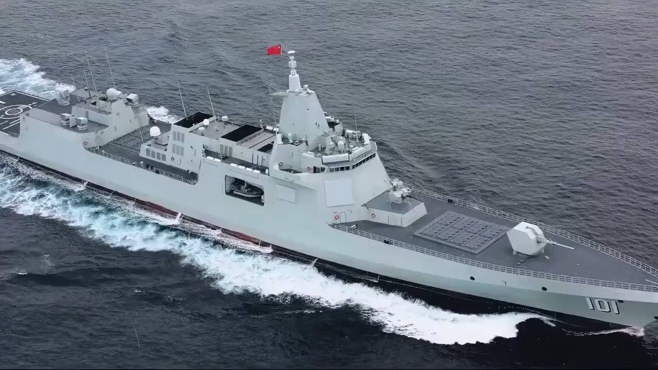 央视公开南海追踪内幕！美主力驱逐舰死咬055不放，结果雷达全瞎连漂四天，第七舰队多尴尬？