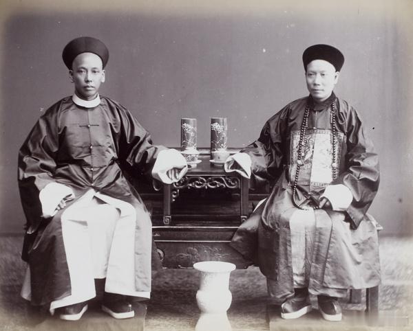 官员合影，广州，1900年左右 ​​​