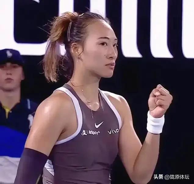 随着郑钦文6-4、6-3横扫萨巴伦卡晋级四强，罗马1000赛四强席位全部出炉：