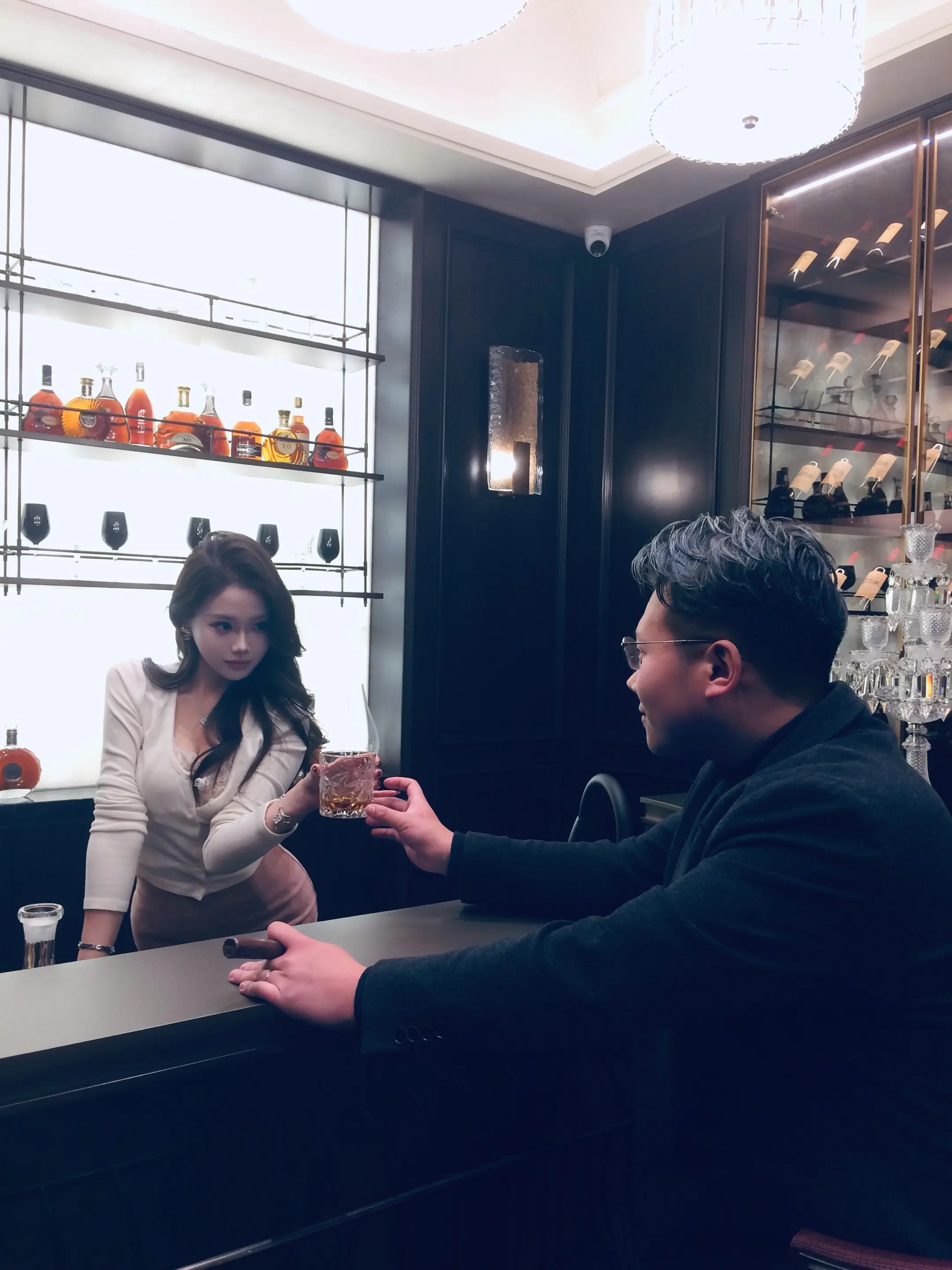 一喝酒就想起你 不知道该谢谢你还是谢谢酒