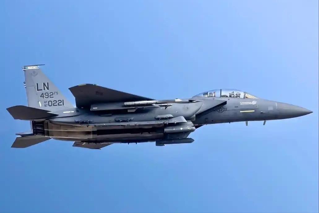 还是美国聪明，战斗机被击落了，就说是故障，或者是友军误击，被拍到才承认，没拍到就