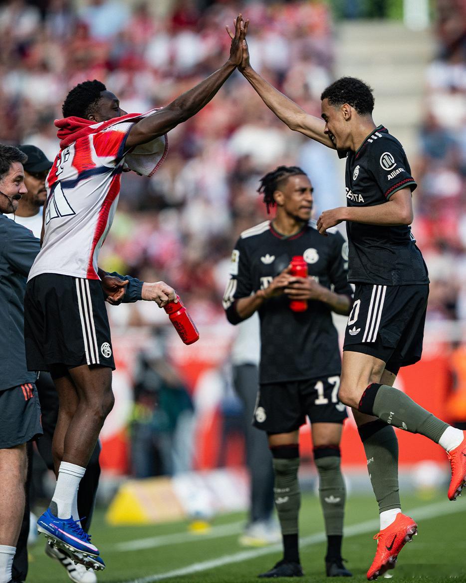 希望周二晚上赛后也看到这一幕，加油！拜仁