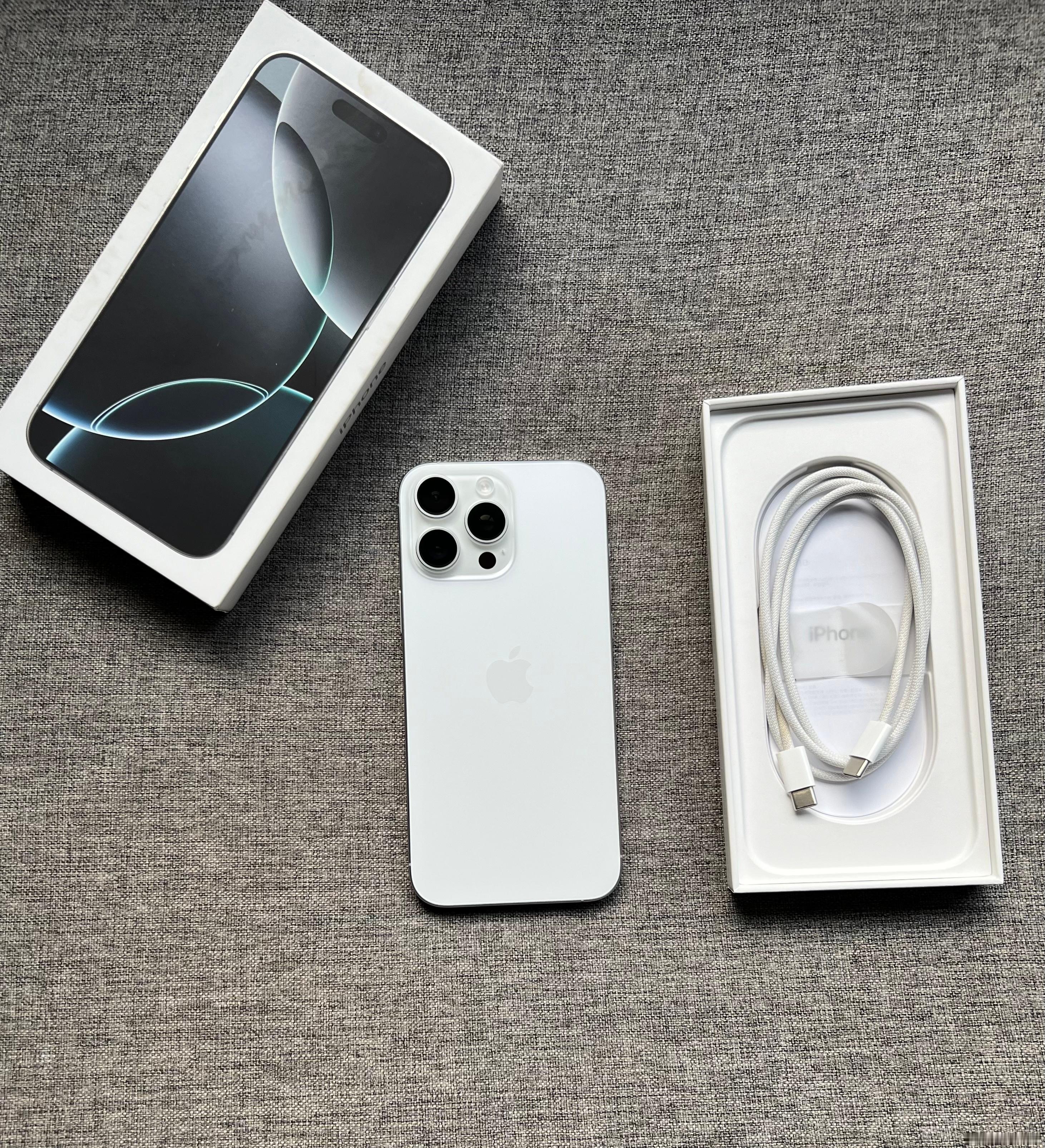 iPhone16 Pro Max 256G 白色屏幕完美，中框细小划痕，🔋效率