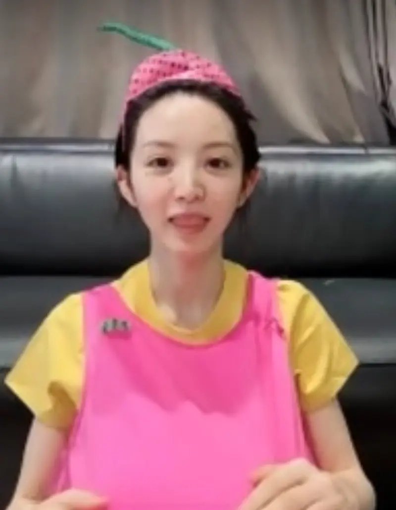 田曦薇没了刘海发际线不保 