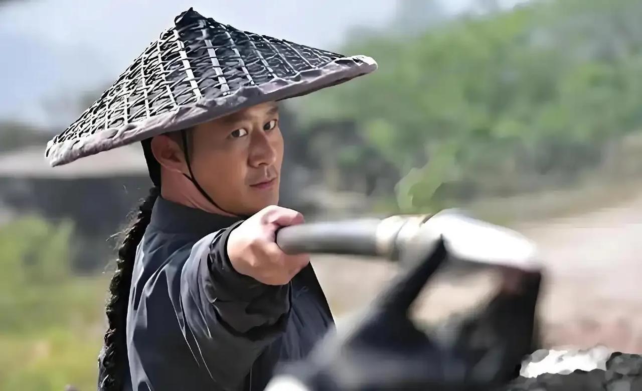 吴京，作为荧屏硬汉的“票房密码”是几乎“不露面”！

毕竟吴京电影《战狼》《流浪