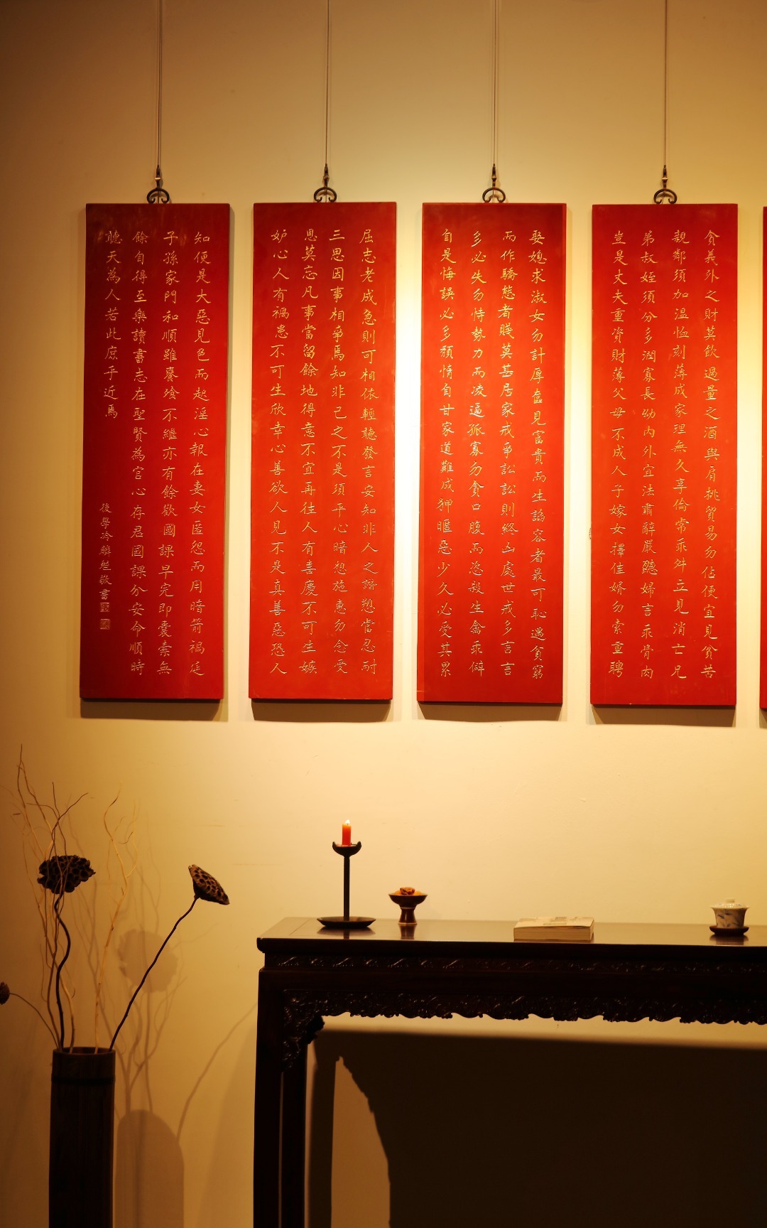 冷麟魁款【朱子家训】六条屏精挑老料楠木板材，面髹朱漆，传统贴字排版后，手工雕刻，