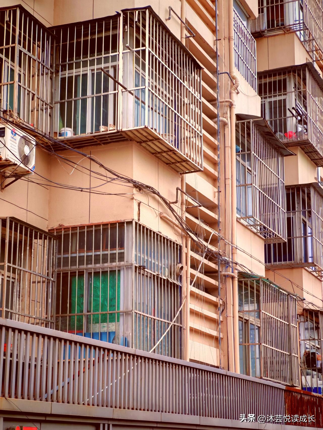 退休后真正聪明的活法，不是拼命带娃、不是省钱抠门、更不是瞎操心，而是守住底线，少