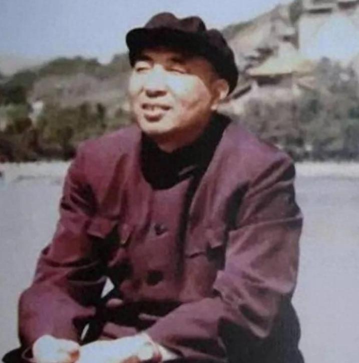 1936年，他放走61名共产党，14年后开国元勋联名寻找代号“OX”，找到他时，