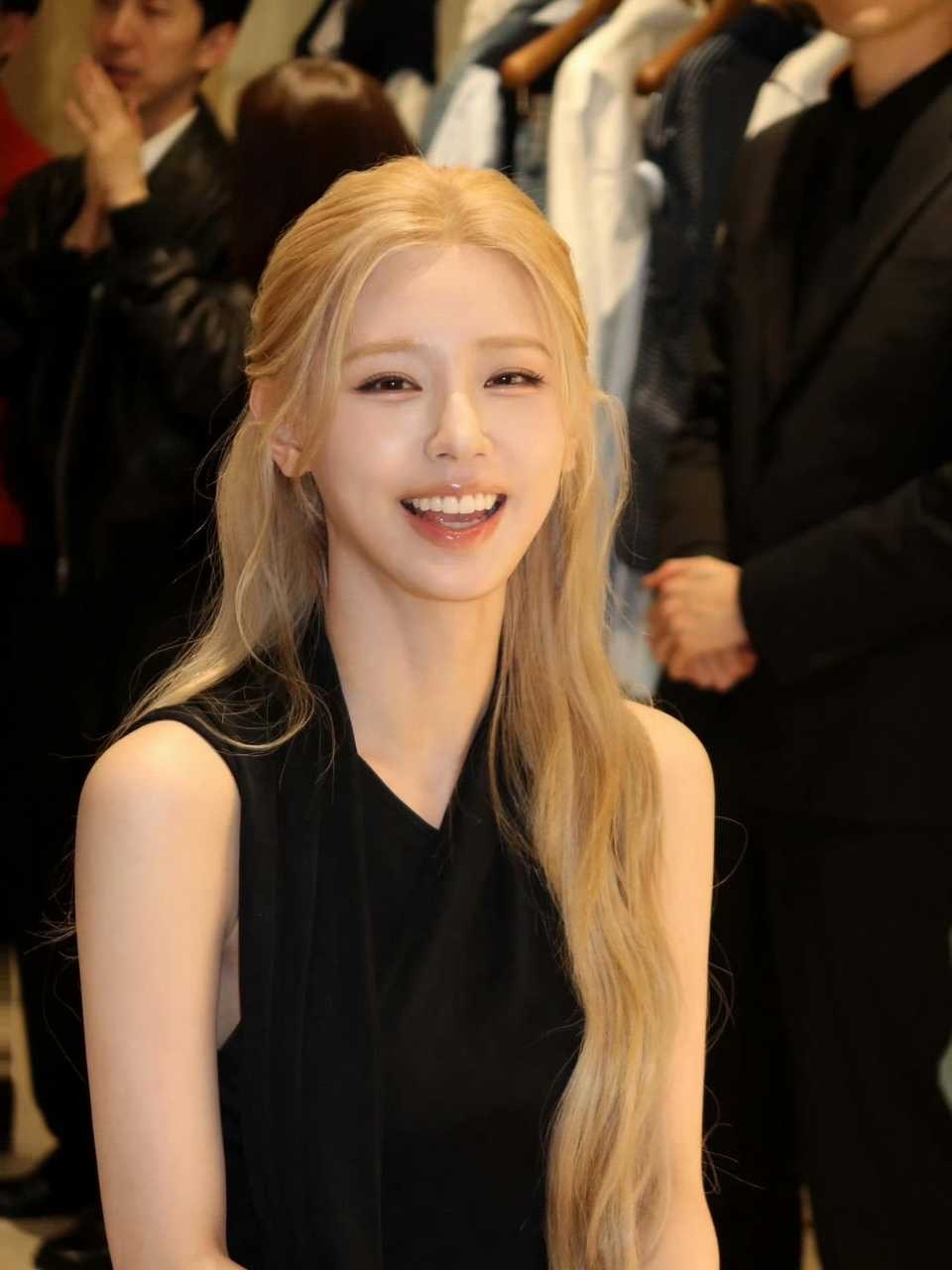 【赵美延】再高冷的欧尼笑起来也有兔牙 