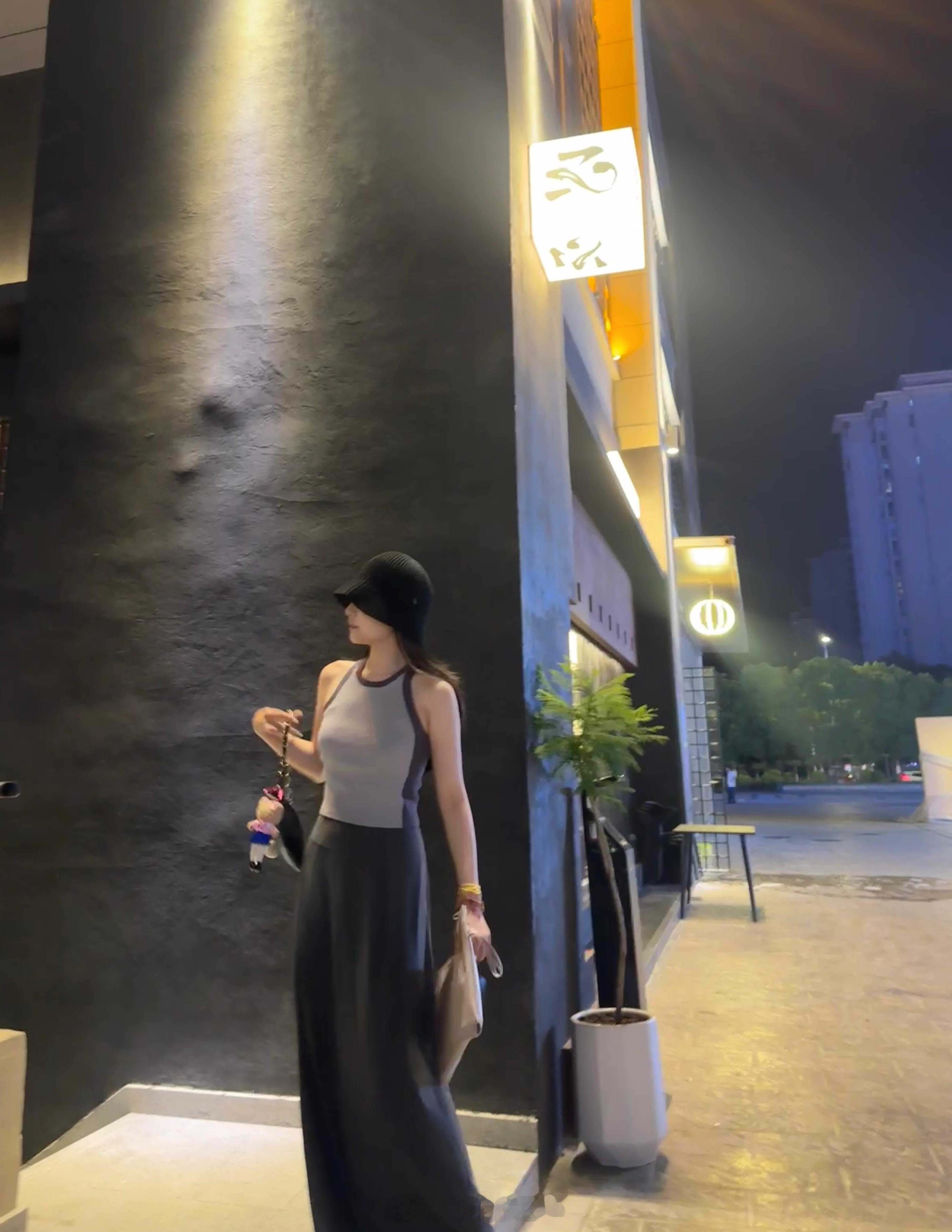 来自👧的随手一拍～～日常分享OOTD[超话]千千郡主穿搭今日穿搭(ootd) 