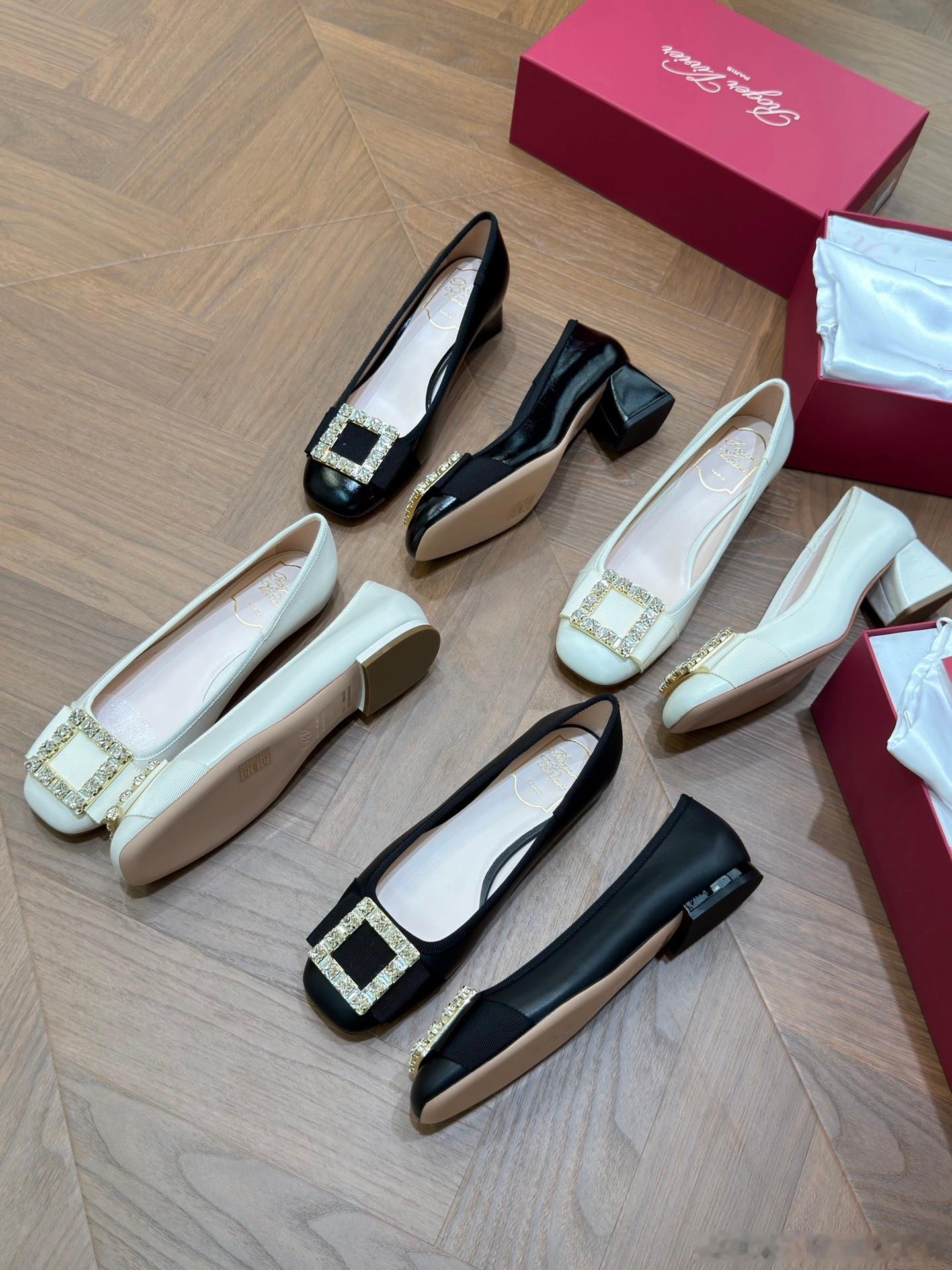 【Roger Viviver】—RV26P新款水晶钻扣芭蕾舞鞋！！你鞋柜里必须要