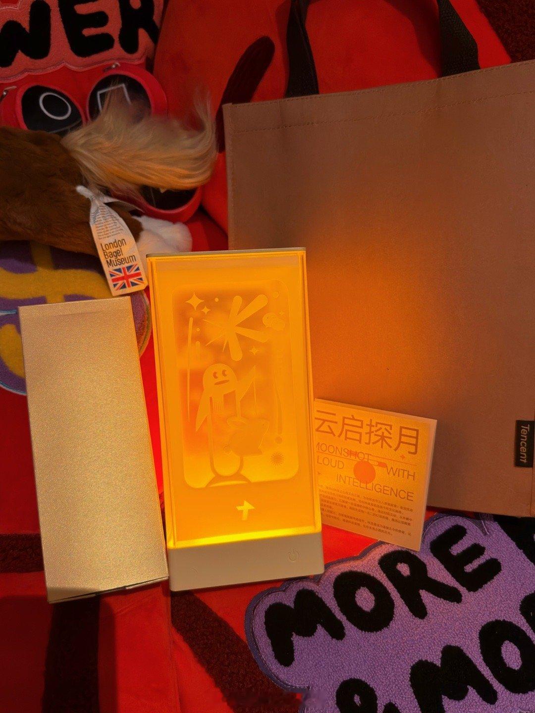 收到鹅厂中秋礼盒~~颜值很高🧡💛 ​​​
