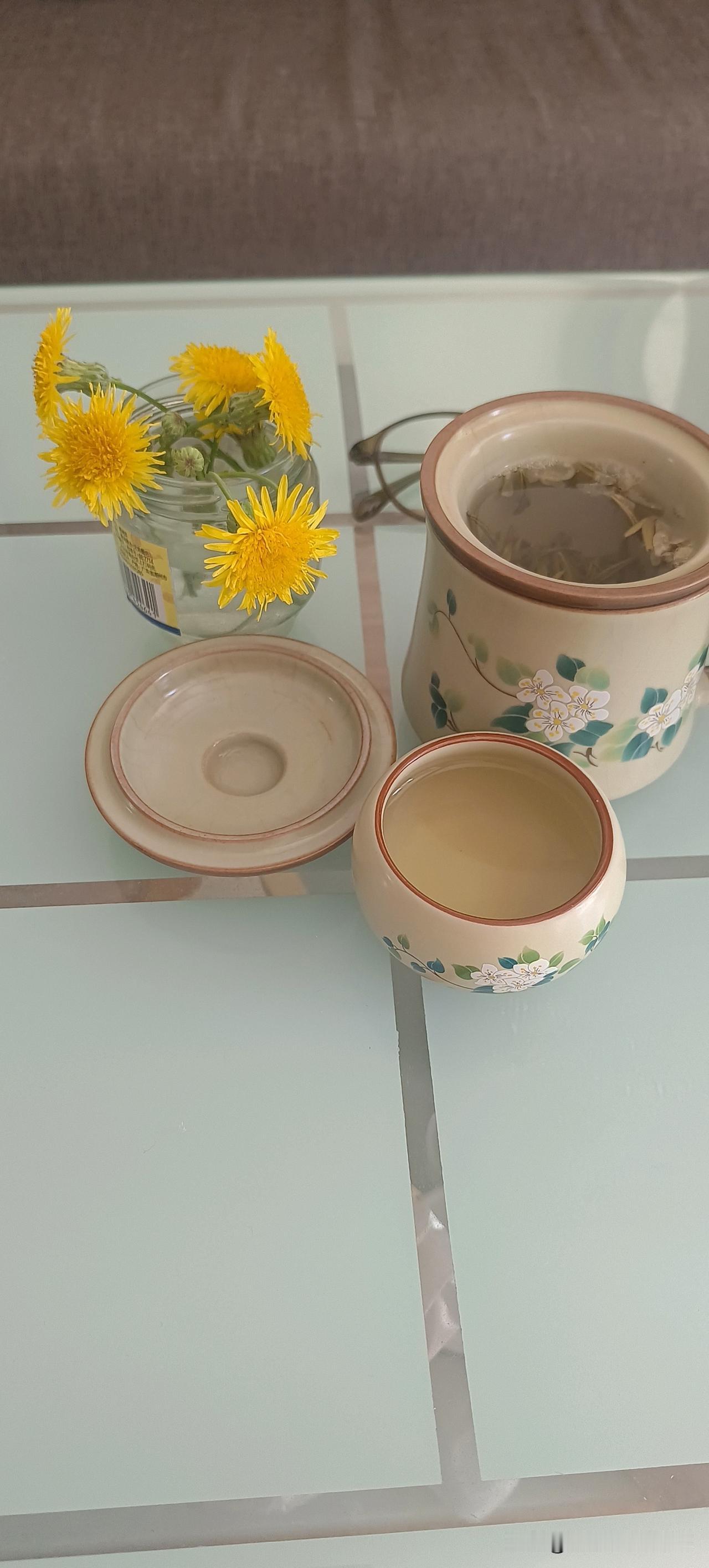 在北京的出租屋里，我把日子过成了诗。
刚适应了北京生活，感觉到北京初秋气候真的是