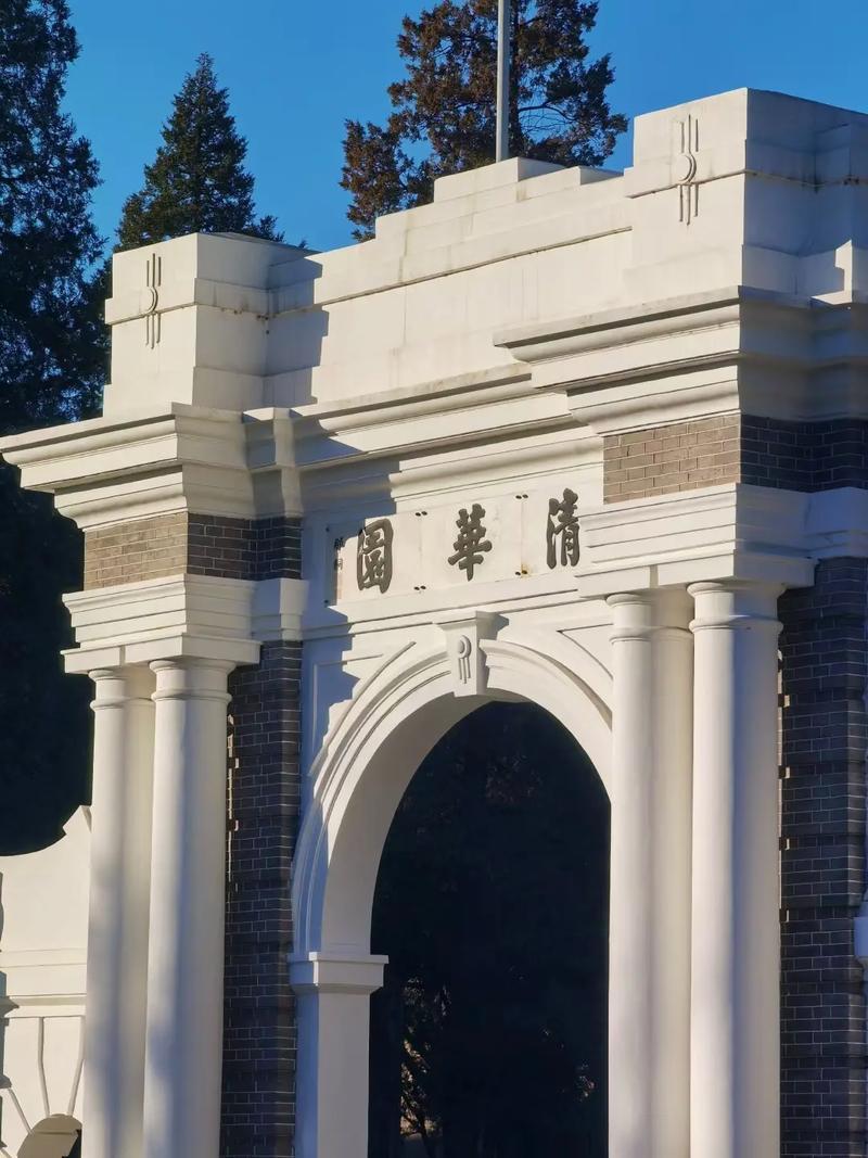 襄城少年王紫轩703分圆梦清华，这事在河南可太火了。他没加分、没竞赛保送，全凭裸