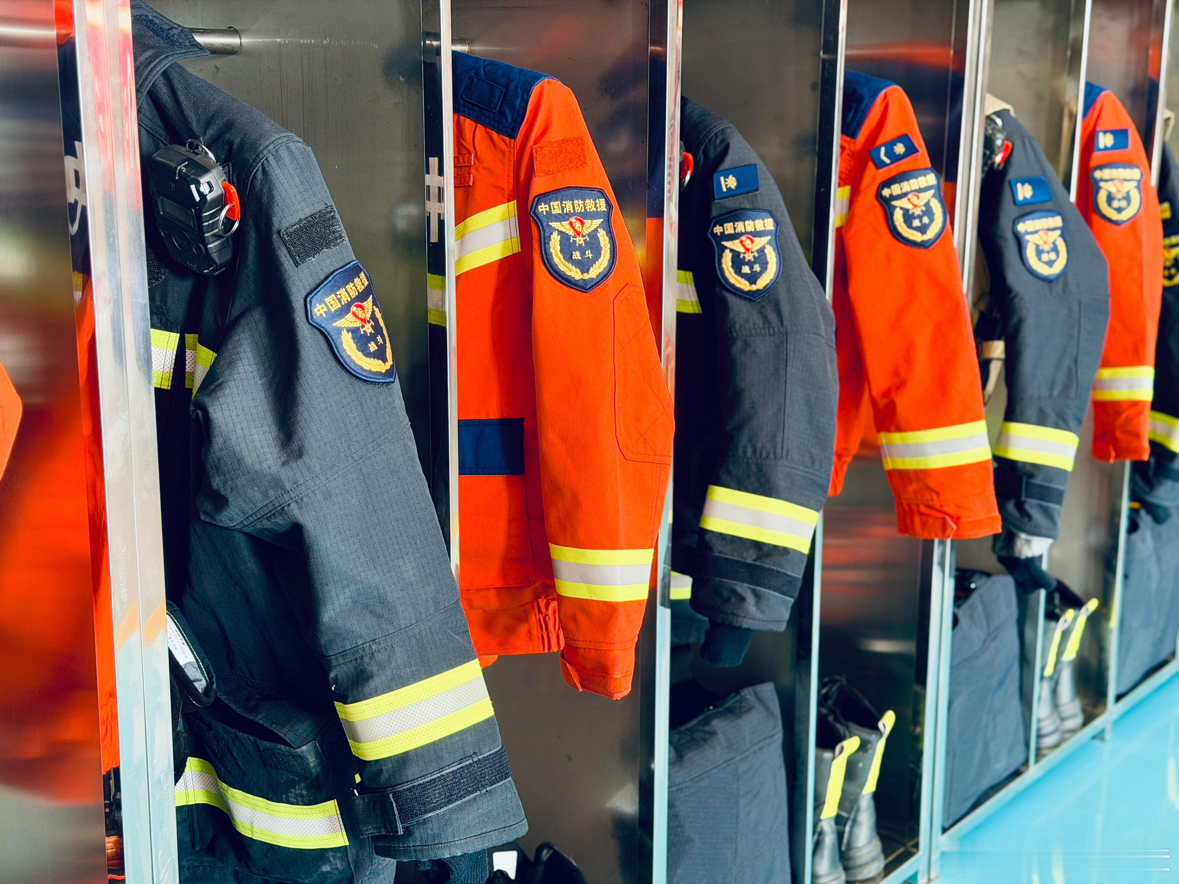 向所有仍奋战一线的消防员们致敬~好梦~~~ 