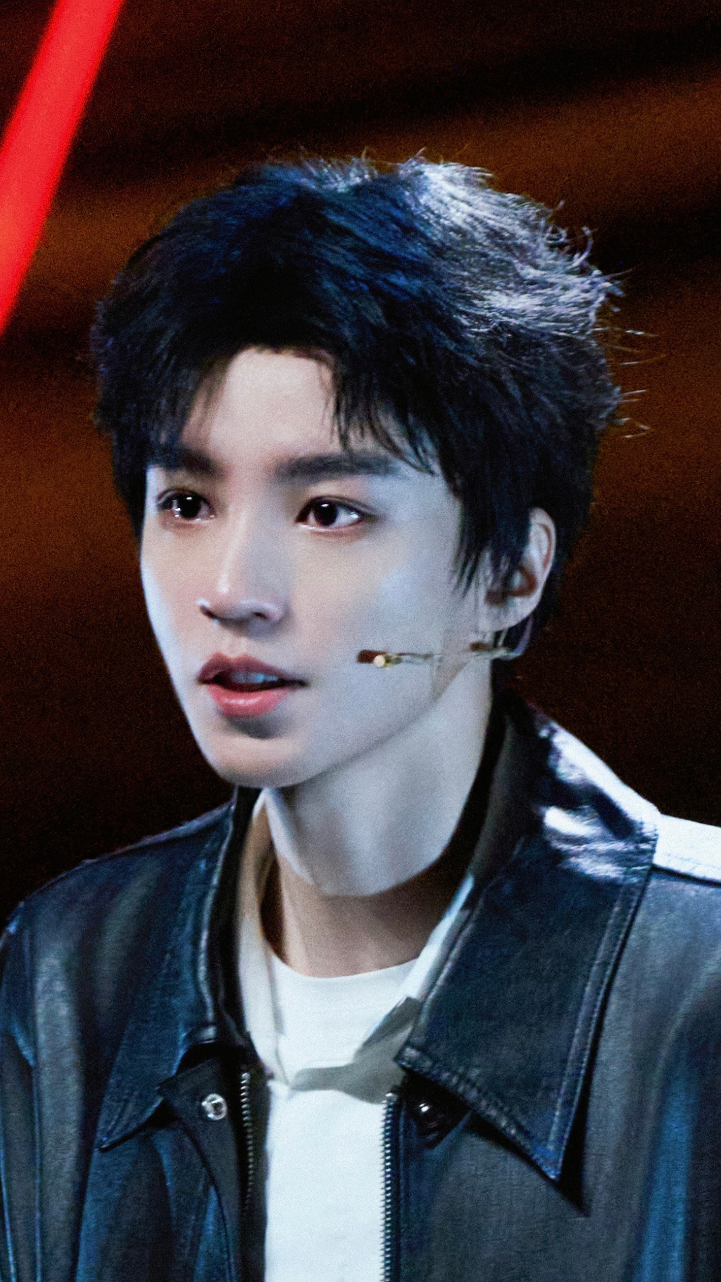 每次在我最想流泪的时候就发些涩图让我流口水，kws什么意思 