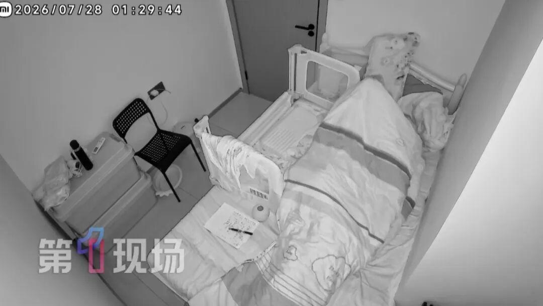 广东深圳，一女子花35000请了一位月嫂照顾52天的宝宝，某天凌晨，女子发现宝宝