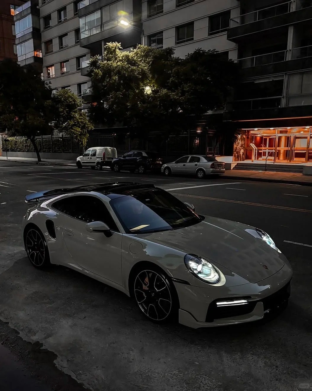 晚上好，保时捷911 turbo S的权威谁还没感受到？绝美车片