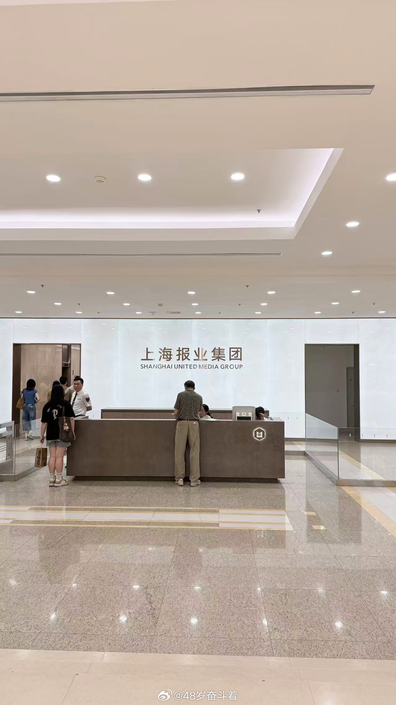 今天女儿一个人换个城市开始上班啦，自己找的单位。 