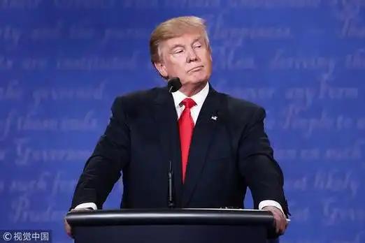 别老盯着格陵兰岛那块冰疙瘩了，那只是个幌子，是个引子，真正要命的是有人想把咱们这