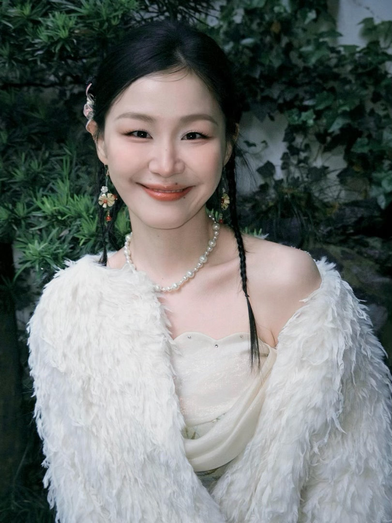 金靖美商好高金靖对美妆完全解读 网上美妆教程千篇一律，金靖聊的是“你适合什么”。
