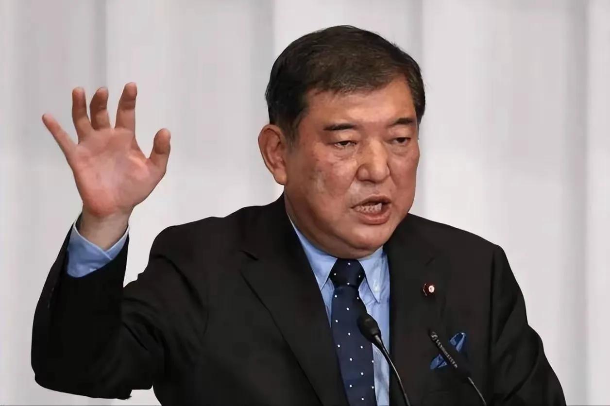 自石破茂接掌日本政坛以来，中国对日本实施的免签政策，无疑是他收到的寥寥可数的好消