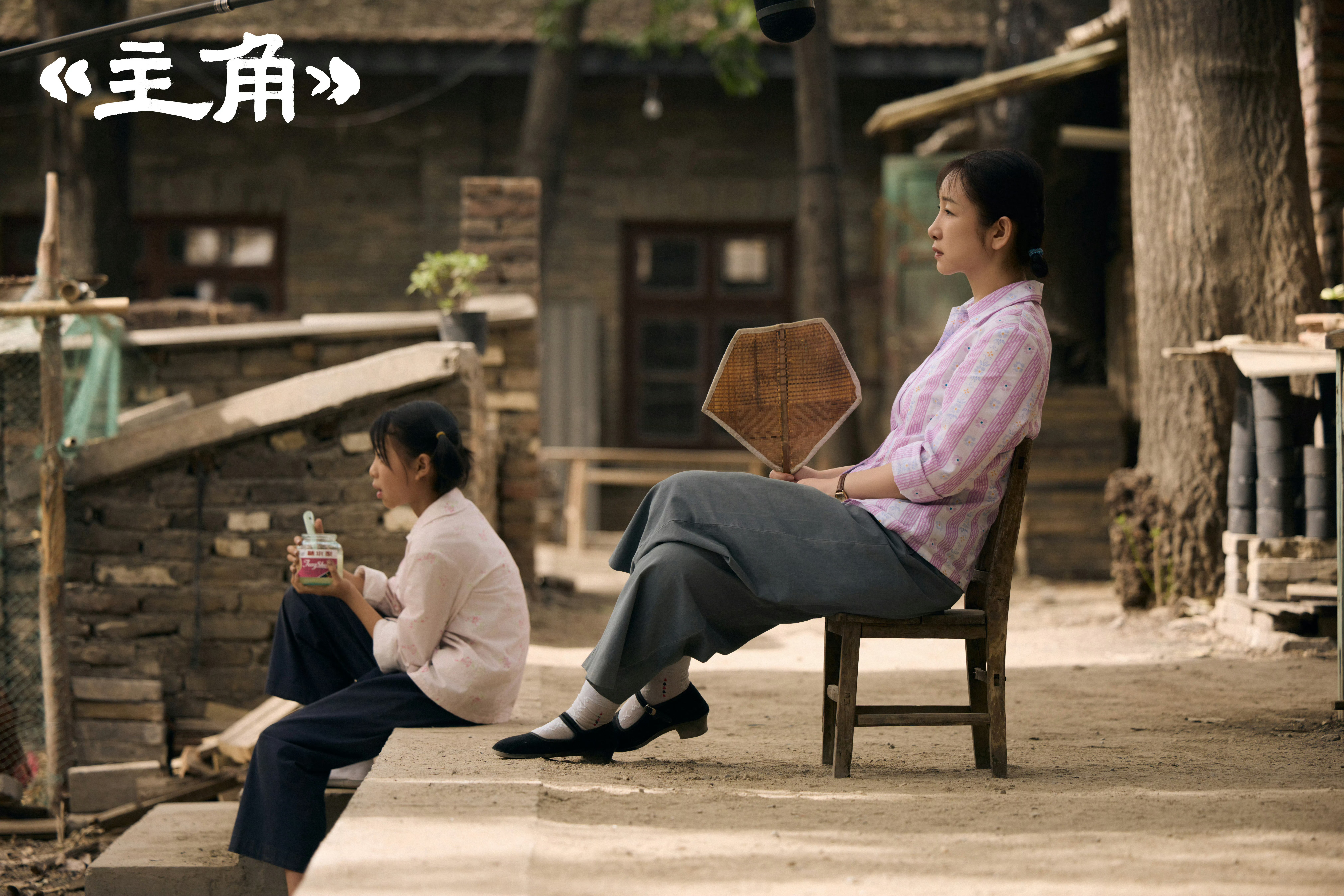 主角再破3后观众自来水  有个网友说，看秦海璐演的花彩香躺那儿睡觉，下巴上能看出
