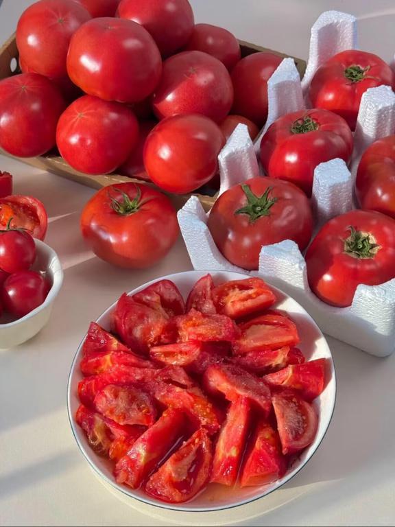 现在的番茄为啥没以前香了？到底是菜变了，还是我们嘴刁了
 
最近跟邻居买菜聊天，