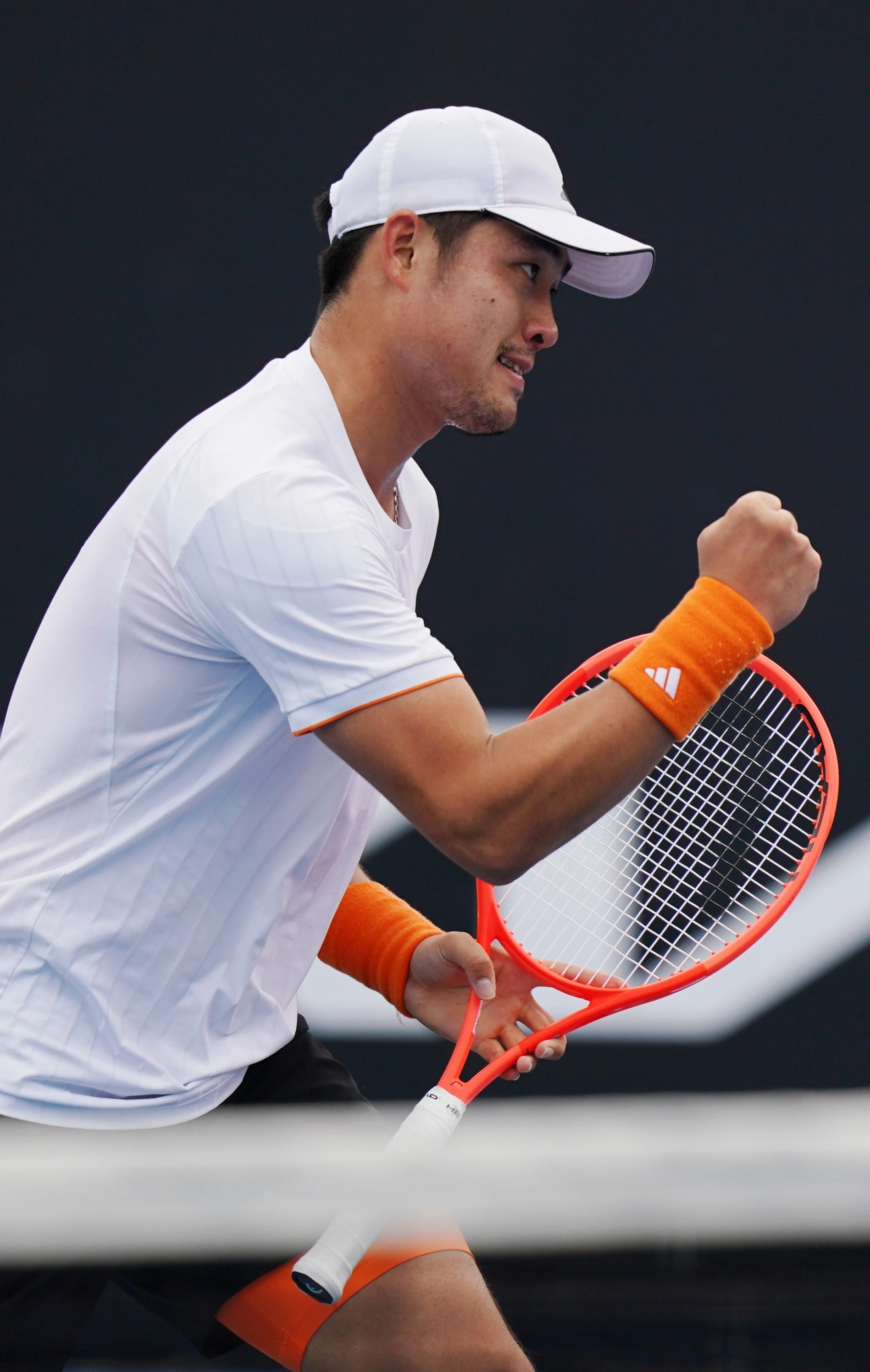 吴易昺3比1纳尔迪2026澳网男单正赛首轮，中国选手吴易昺 7-5、4-6、6-