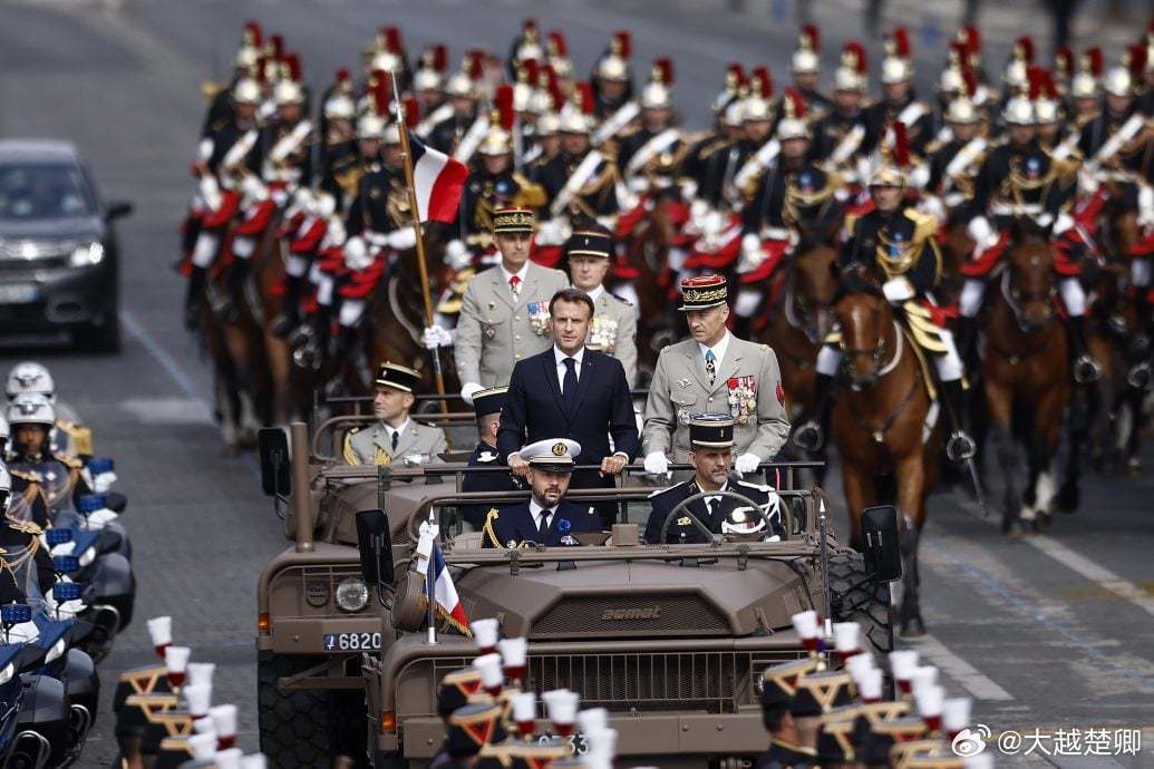 马克龙说，法国不会在战时参与霍尔木兹海峡护航，等局势平静再参与维安。 