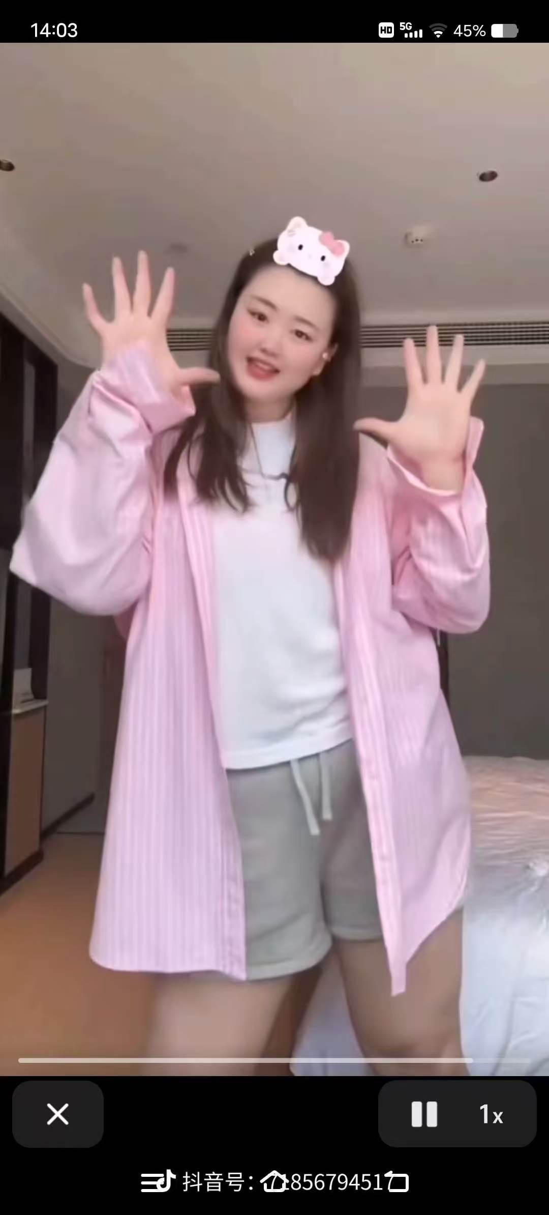 防守悍将女篮巨无霸，刘禹彤震撼登场！上场就抢下板，一个基地给到队友唐子婷。大宝贝