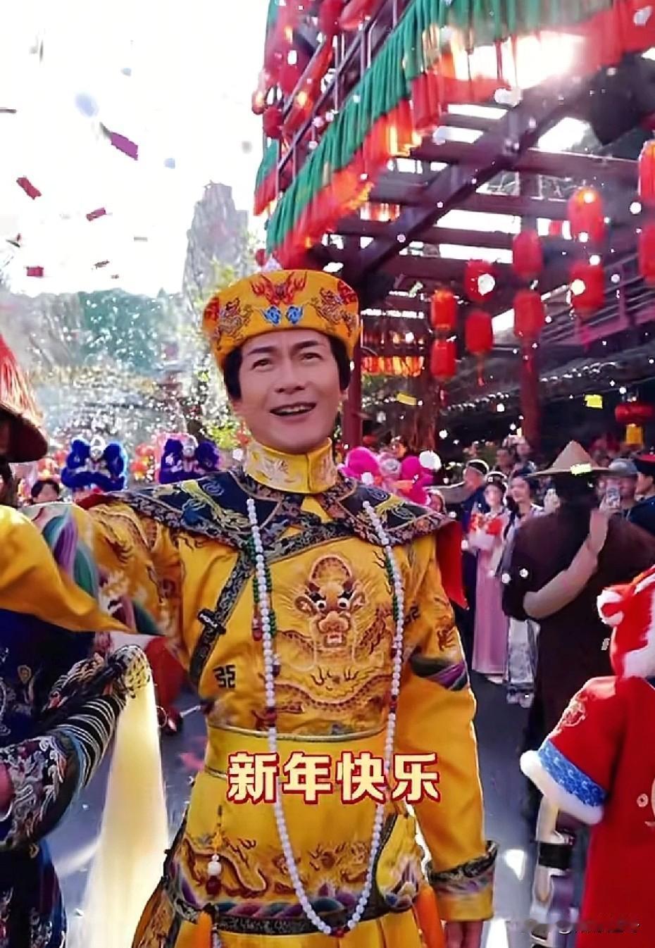 TVB演员江华成景区“打工皇帝”！
娱乐圈也不景气了？荧幕是传奇，台下是生活，曾