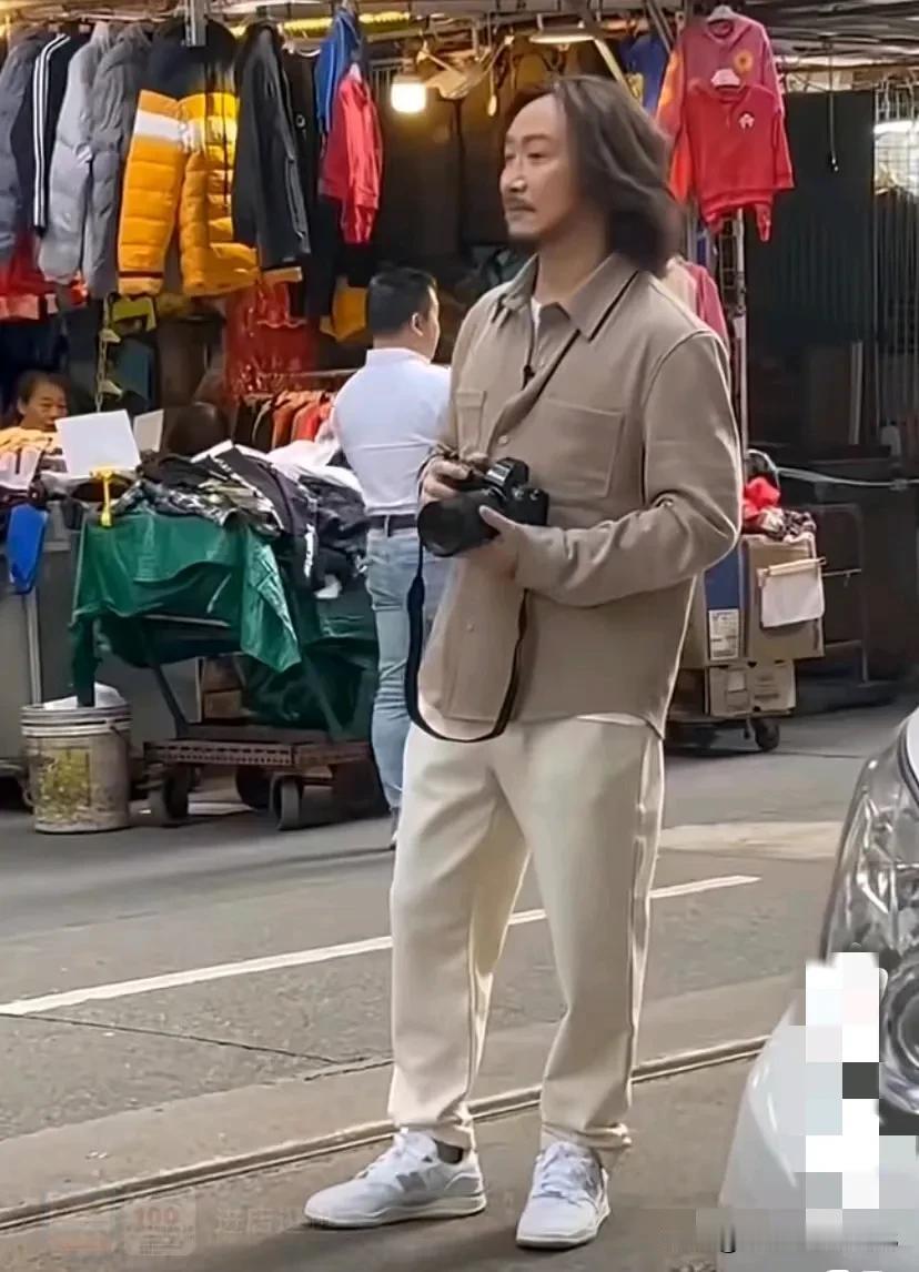 听说郑中基和他女经纪人的那档子事儿，他老婆知道了，怕被爆更多料，就找了个理由退圈