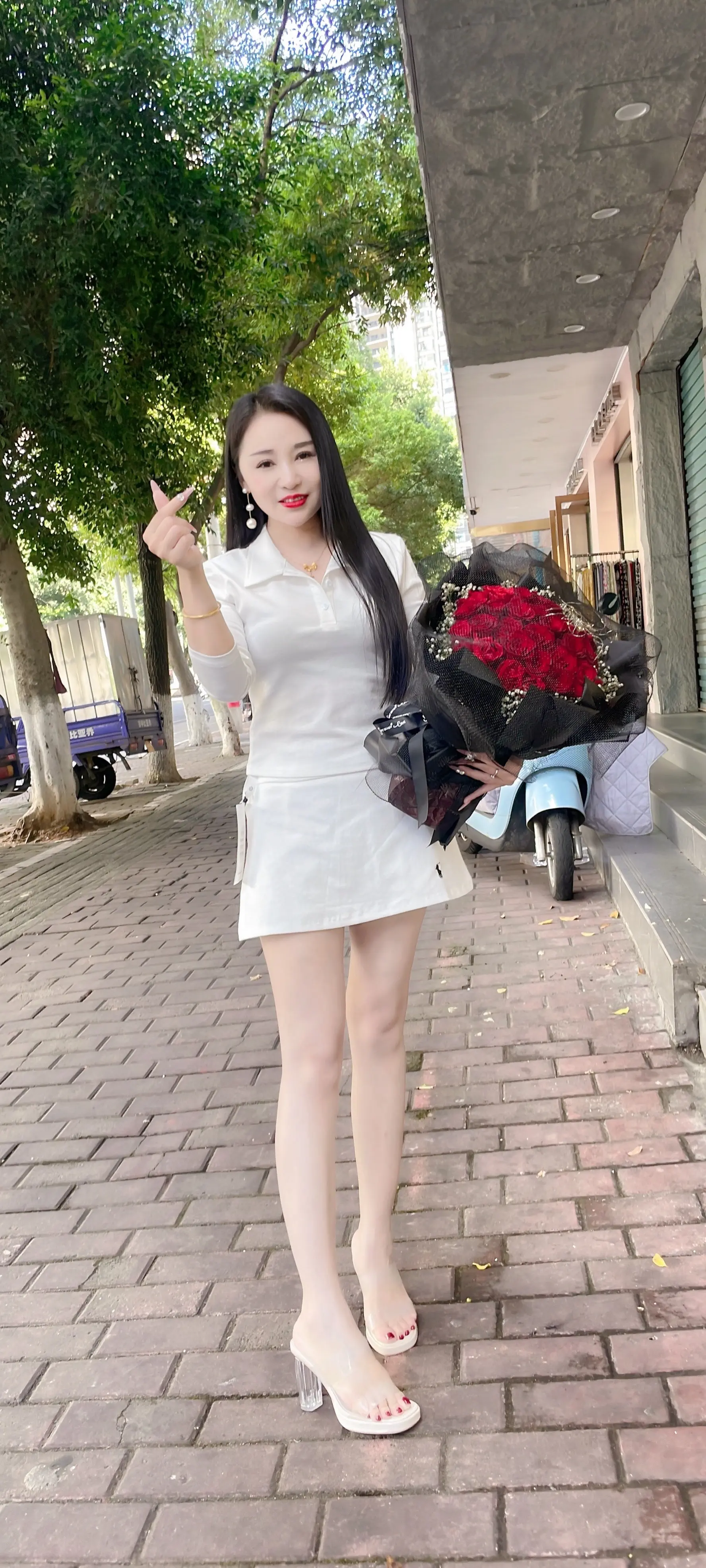 “如果你实在放不下一个人，就去多纠缠两次，看看他不耐烦的表情，讨厌你的...