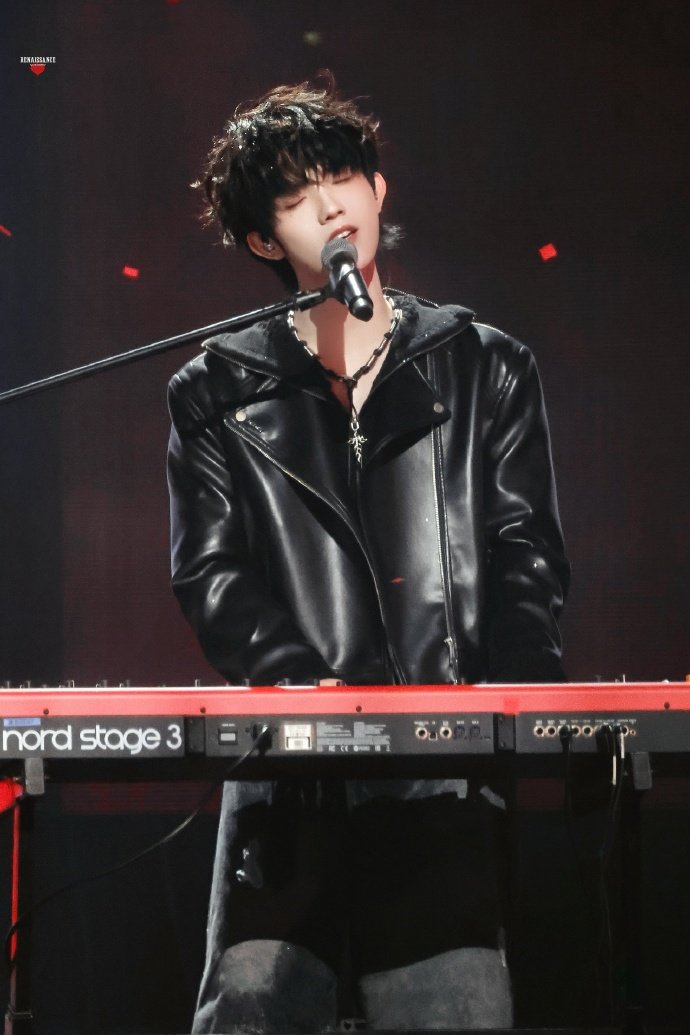 苏新皓一哭全世界都错了 苏新皓哭的说话都一顿一顿的 苏新皓一哭全世界都错了，苏新