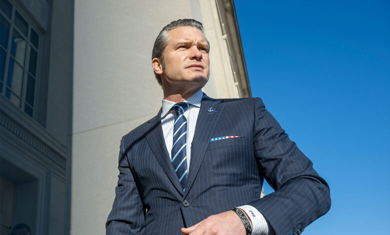 据纽约时报报道，美国防长呼吁民众每天跪地祈祷，以耶稣基督之名祈求中东军事胜利。他