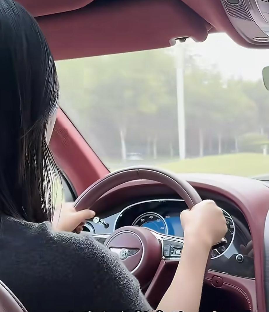 为什么现在有越来越多的人喜欢小米宾利美女车主，华为折叠屏用户，都下单了小米澎程最