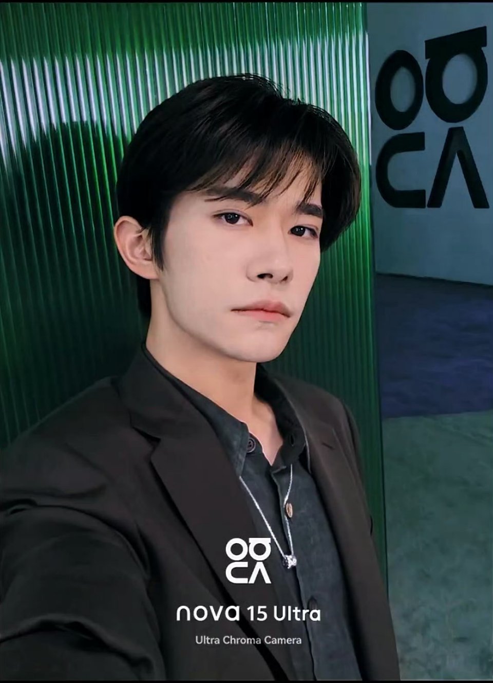 我一直在等易烊千玺的十八宫格自拍🫶 