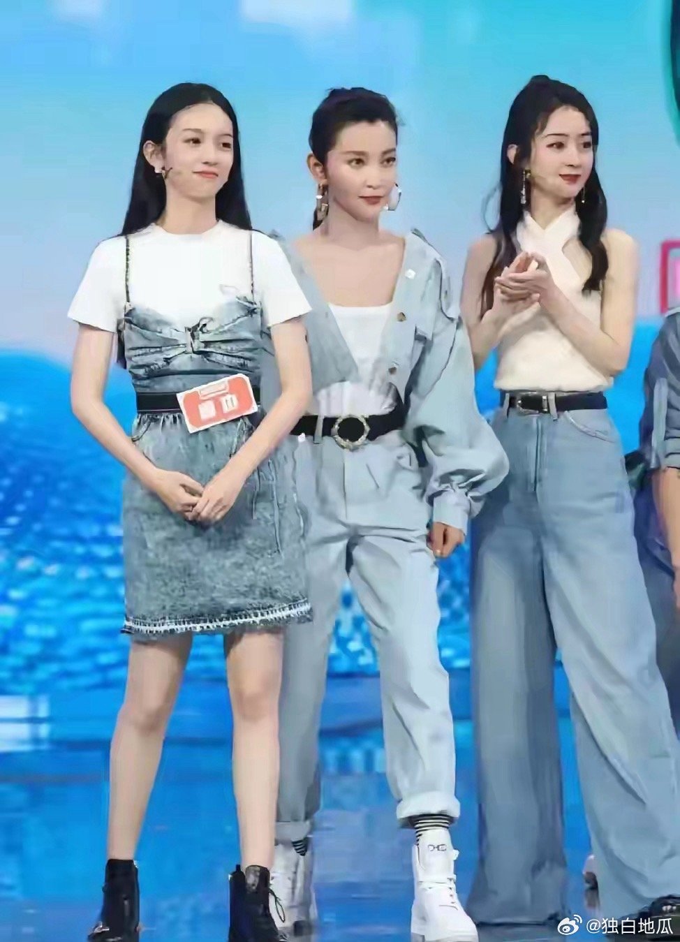 三人合照，才知道谁最漂亮。 ​​​
