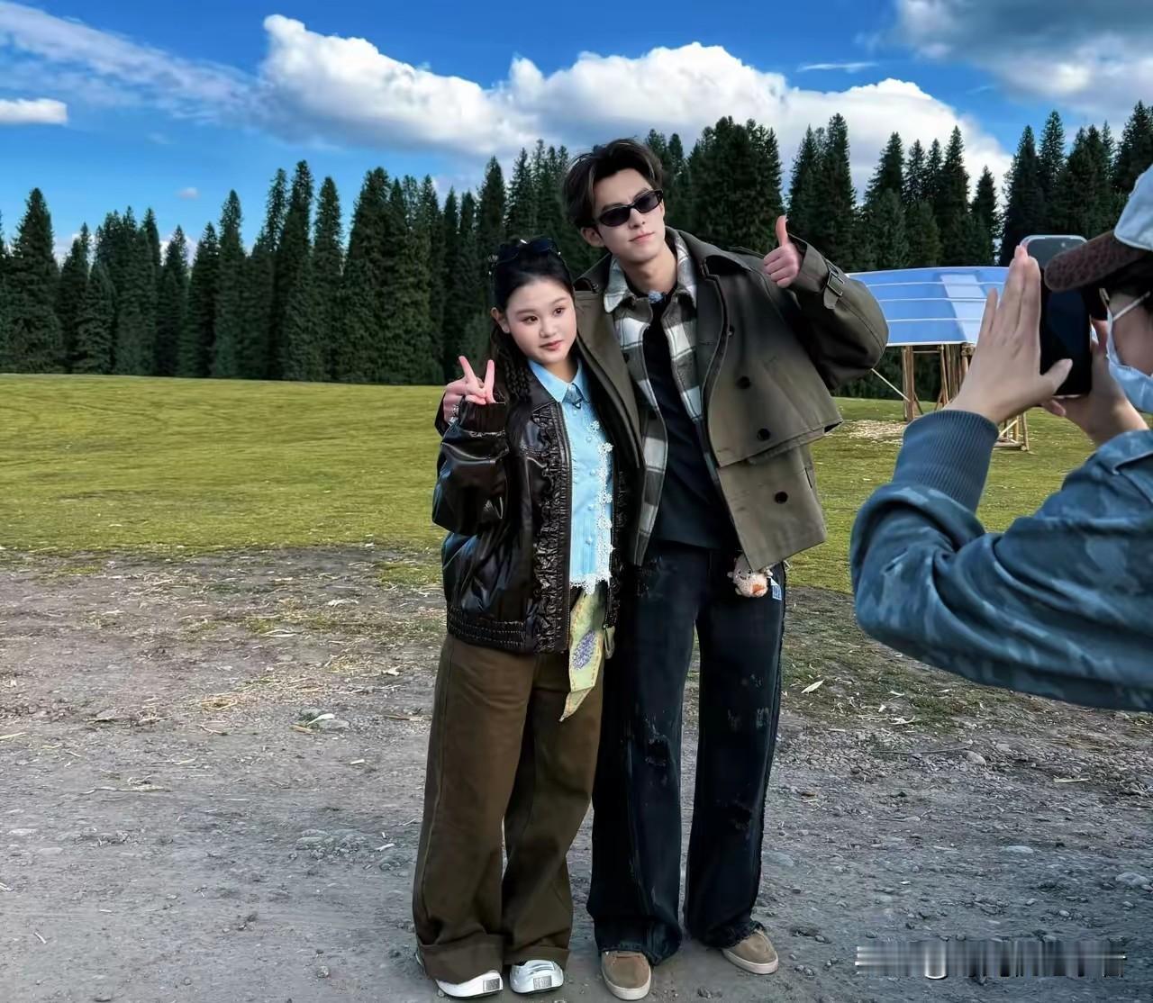 张家齐资源真好啊！一个综艺彻底把她的娱乐圈人际关系打通了，成了哥哥们宠着的小妹妹