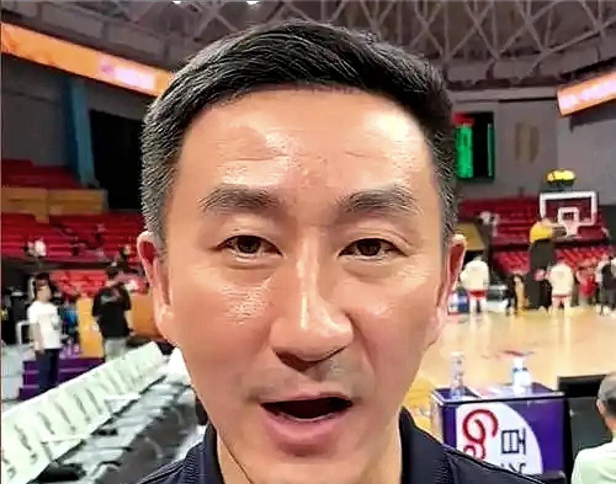 北京男篮遗憾告别！
眼下距离CBA新赛季只有一个月左右，北京男篮主场突然生变。据