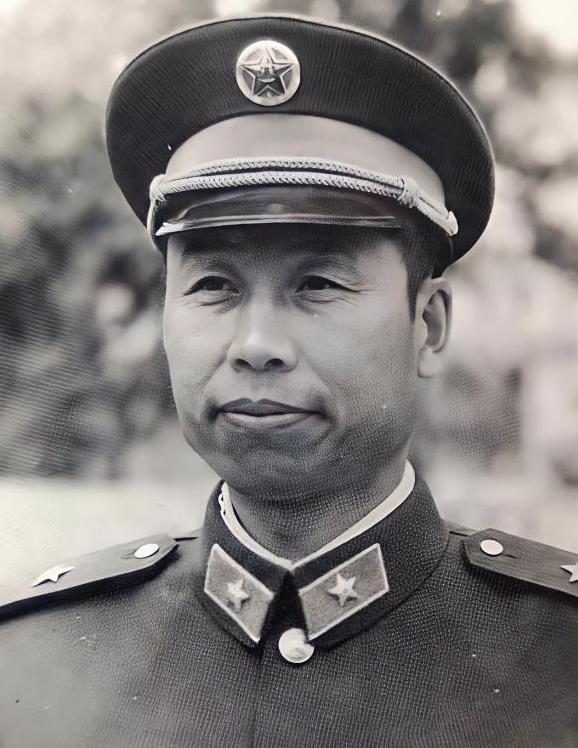 1984年9月，昆明军区会议室。刘玉尊站起来，把一盘磁带塞进录音机。沙沙声后，突