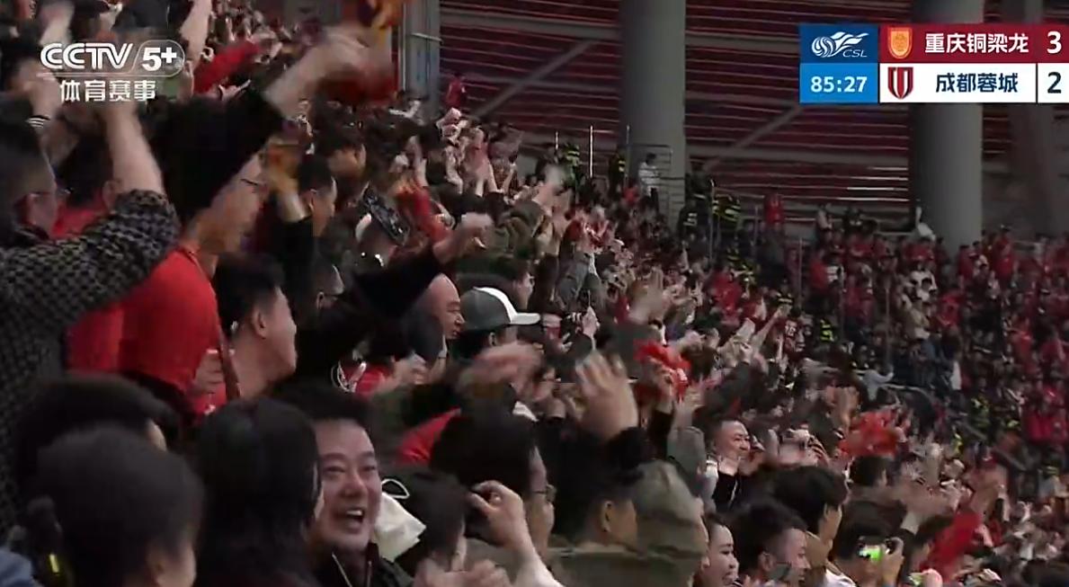 中超新军杀疯了！你能想象吗？半场0：2落后，下半场连进3个！

这场榜首之战让川