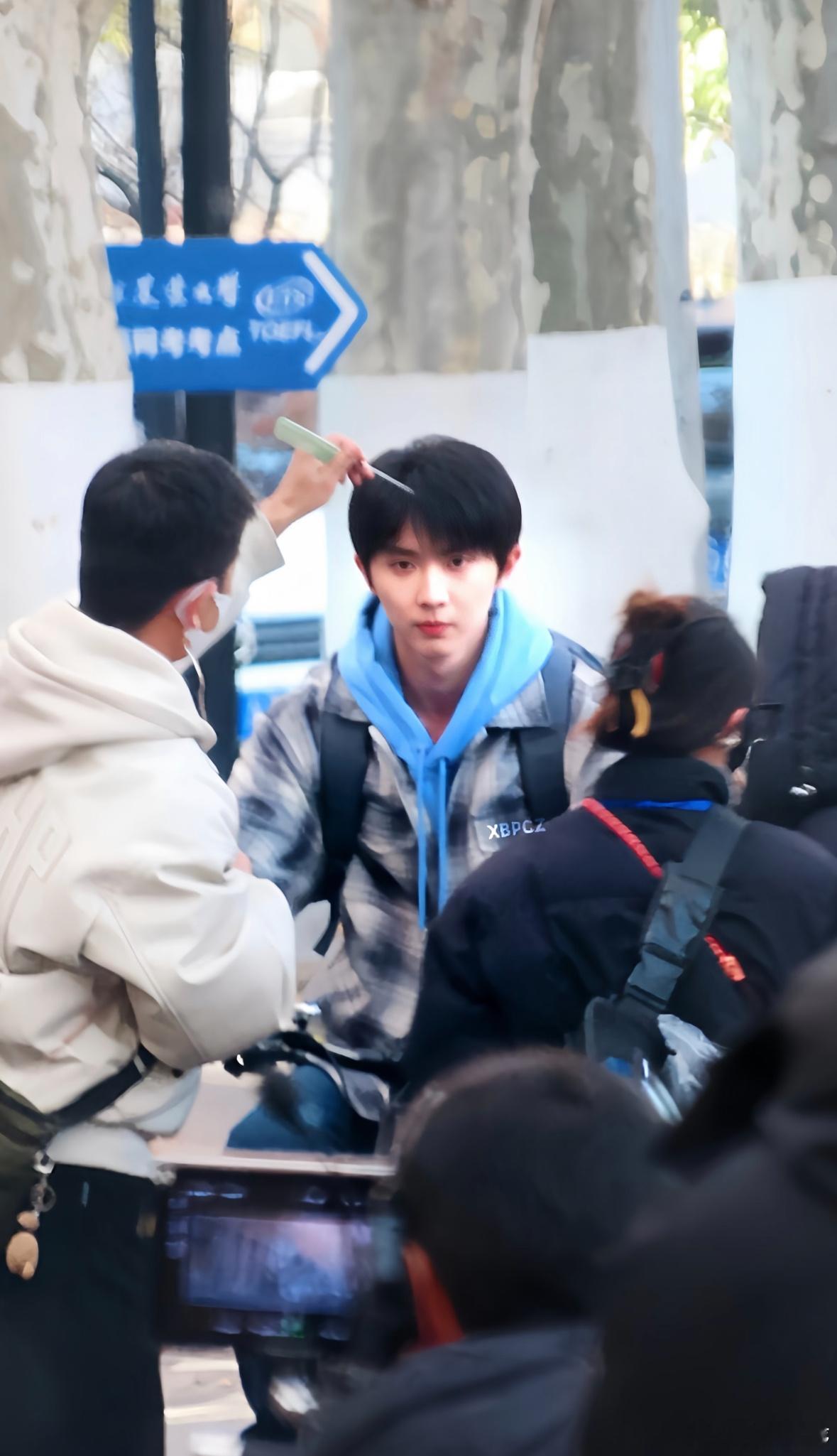 我们生活在南京阵容官宣马嘉祺 马嘉祺的新角色白杨是无线电爱好者，和2040年的半