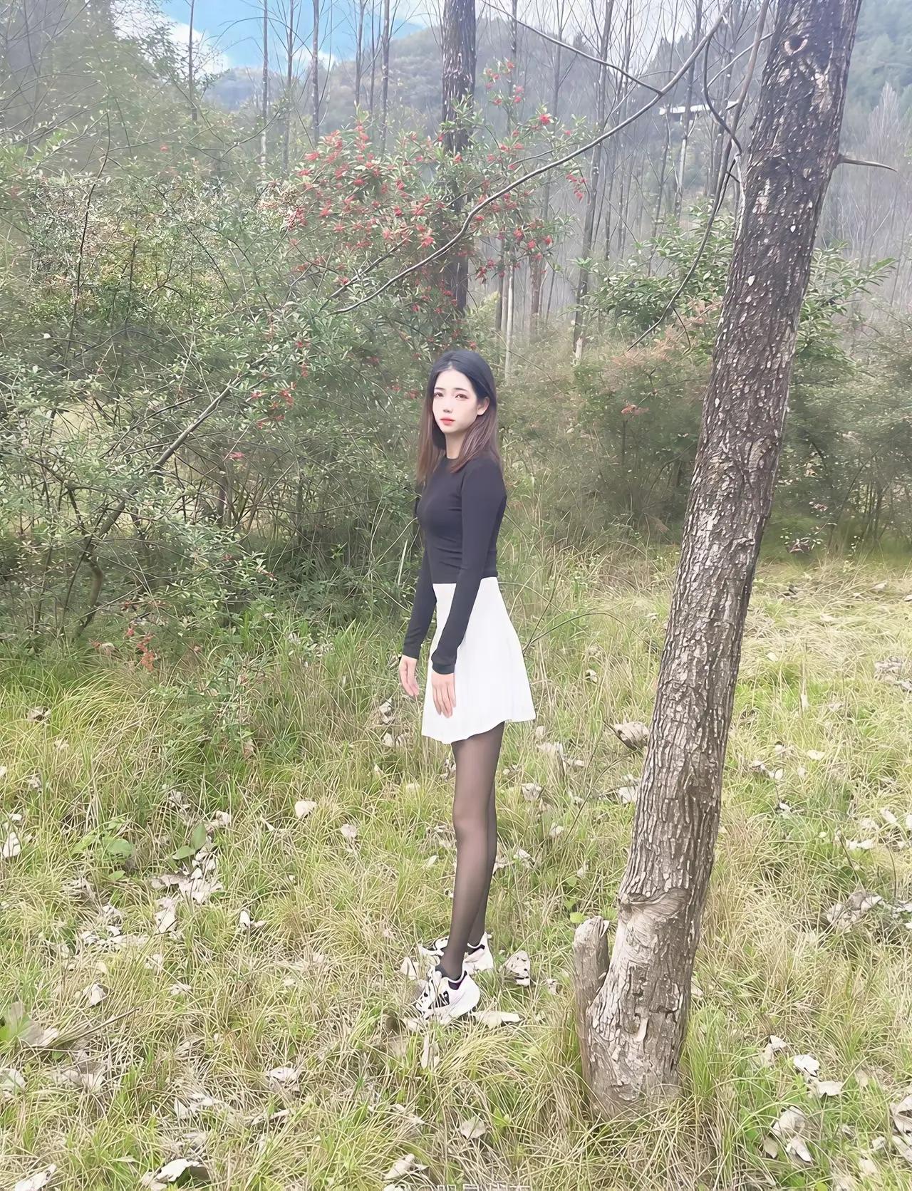 和相亲对象出来爬山
今天是第二见面了
彼此感觉应该还可以

妹子年纪不大
二十出