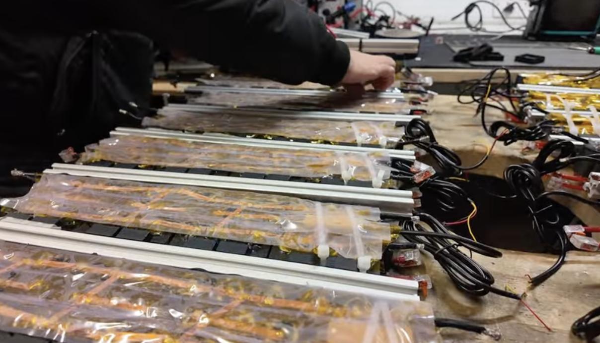 来看看世界上第一辆能用USB充电的电动汽车
如今连一次性电子烟也开始使用锂离子电